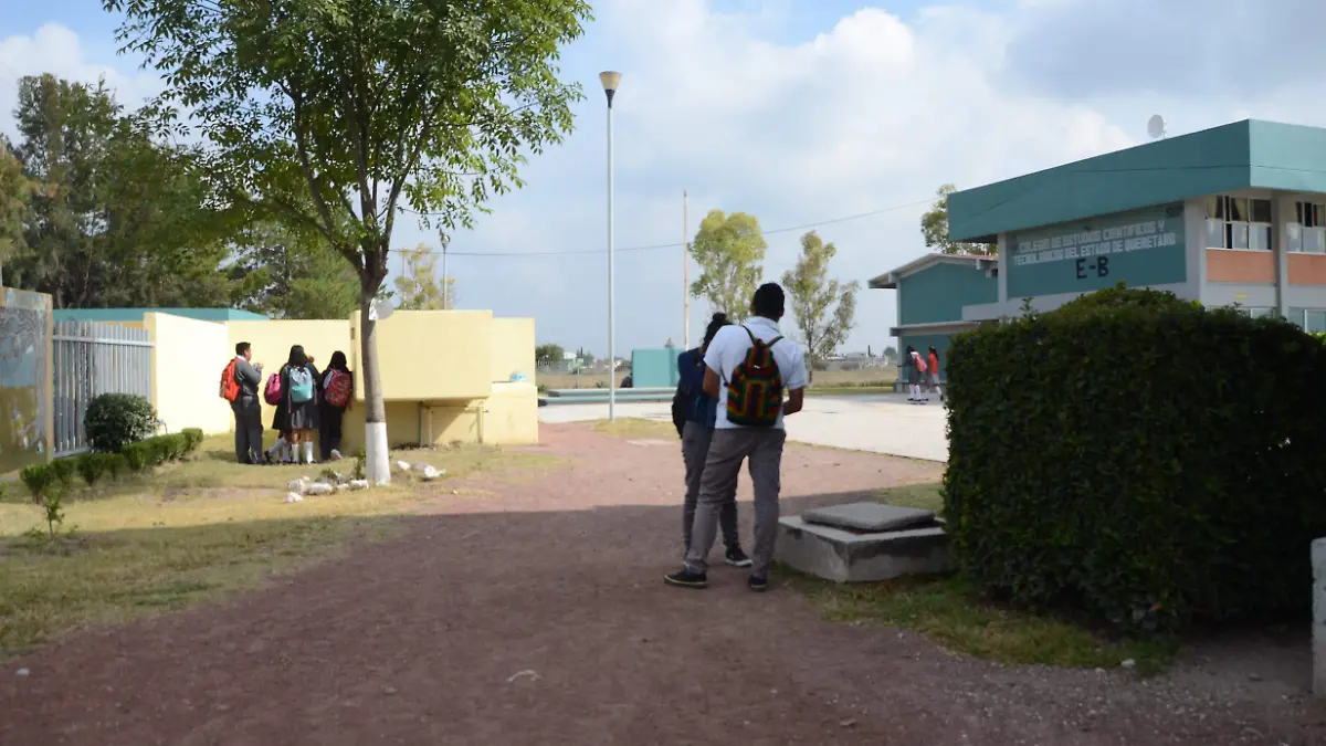 Del último ciclo, 45 alumnos del CECYTE de Pedro Escobedo ingresaron a la Universidad Tecnológica de San Juan del Río. Foto Archivo